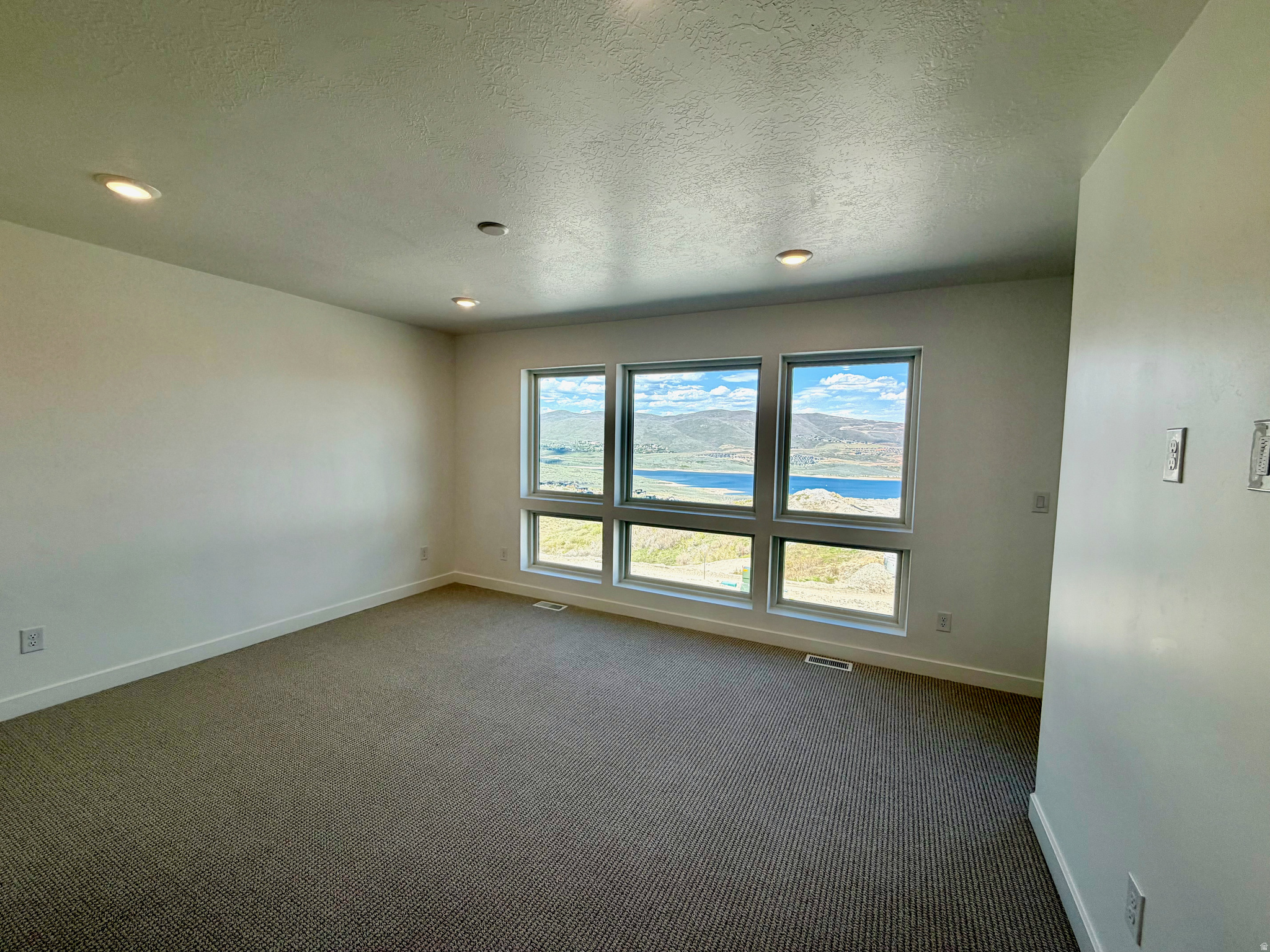 THE POINTE - Residential