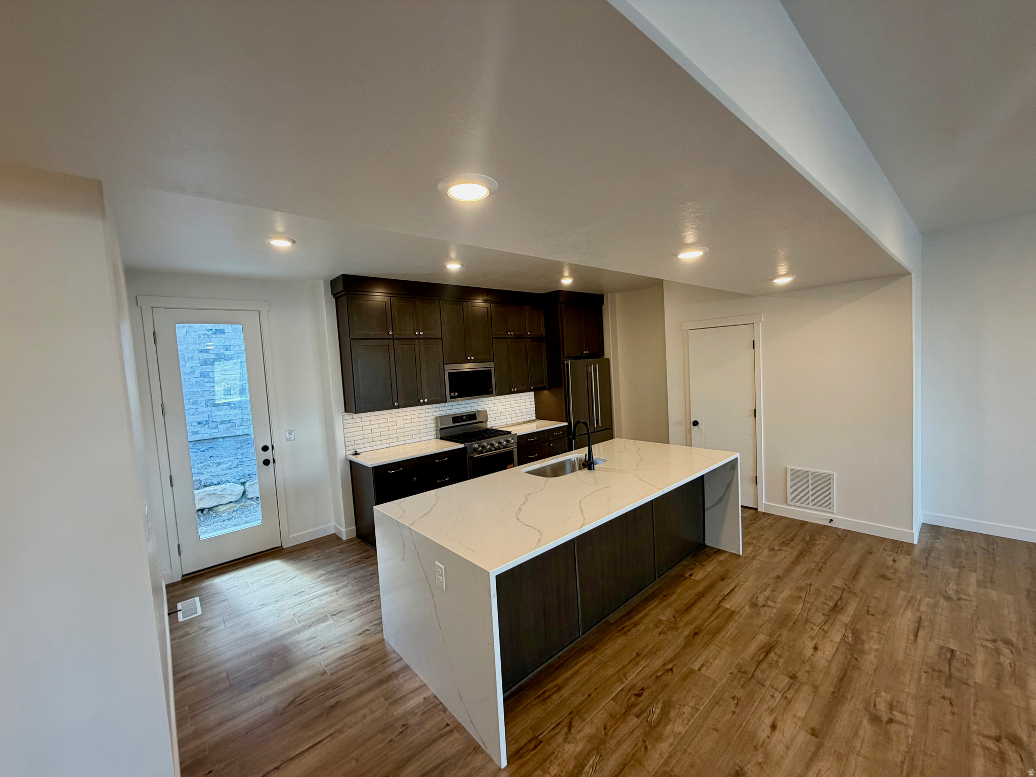 THE POINTE - Residential