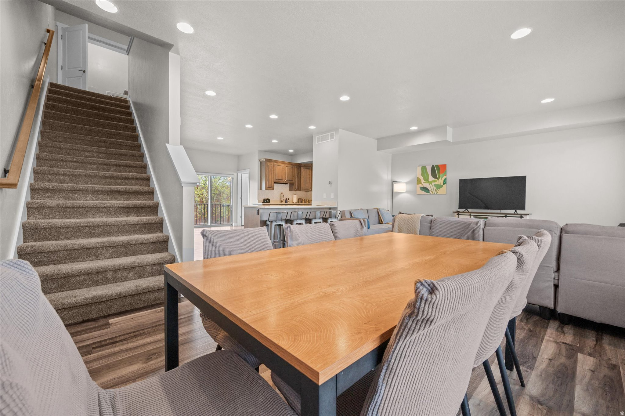 THE RIDGE KNIGHTS CO - Residential