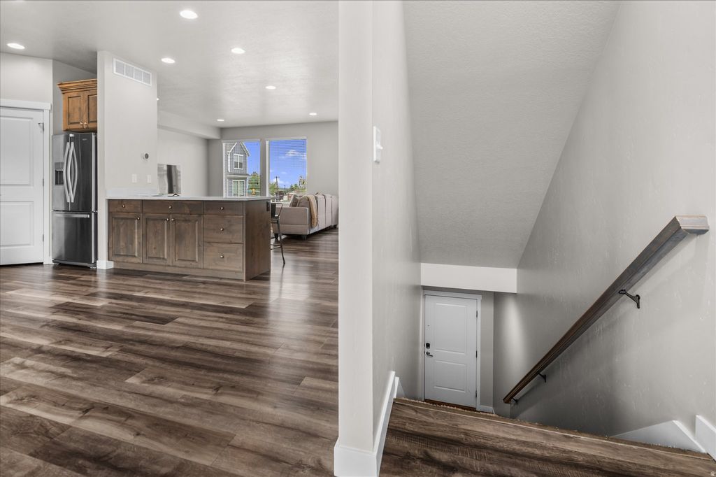 Photo of 2504 N KNIGHTS LN, Layton, UT 84041 (MLS # 2150906)