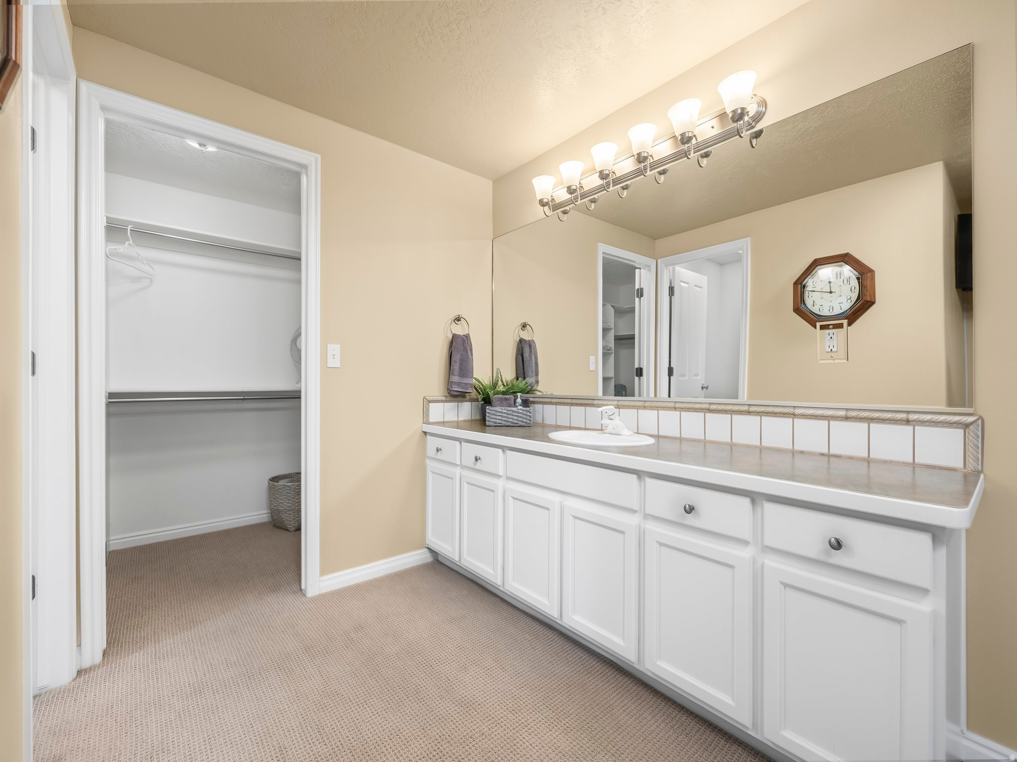 HIGH VALLEY ESTATES - Residential