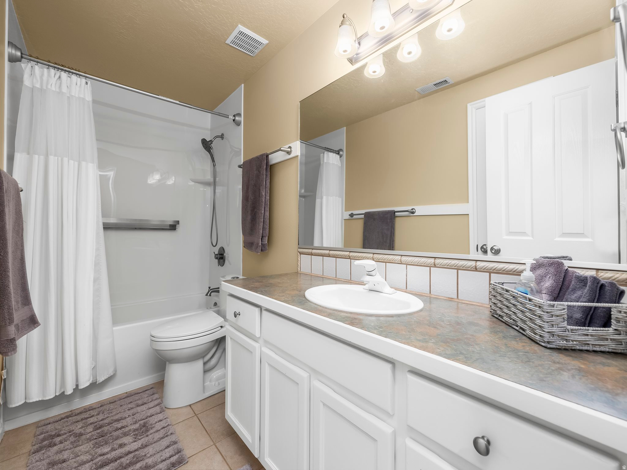 HIGH VALLEY ESTATES - Residential