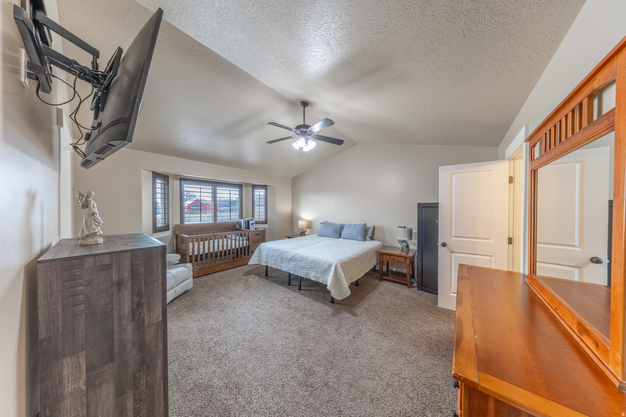 LOVE ESTATES - Residential