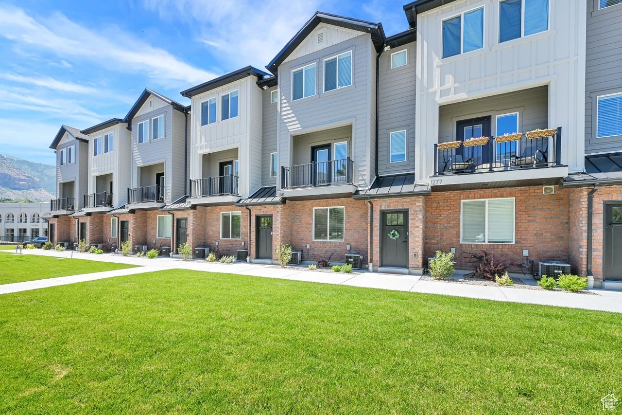 THE OVERLOOK AT 16TH TOWN HOMES - Residential