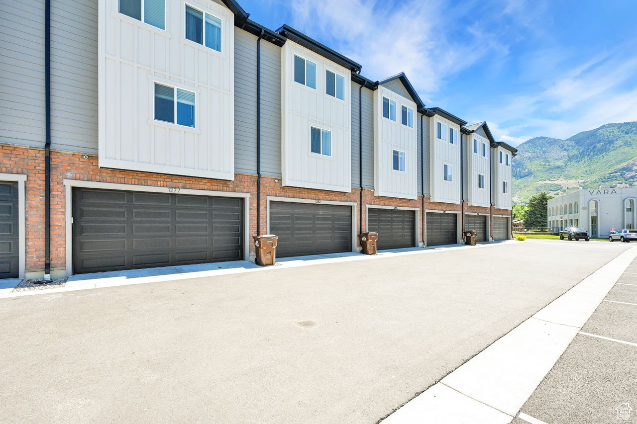 THE OVERLOOK AT 16TH TOWN HOMES - Residential