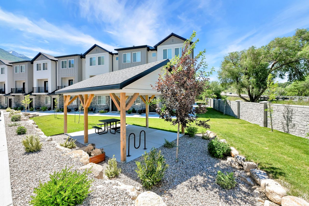 THE OVERLOOK AT 16TH TOWN HOMES - Residential