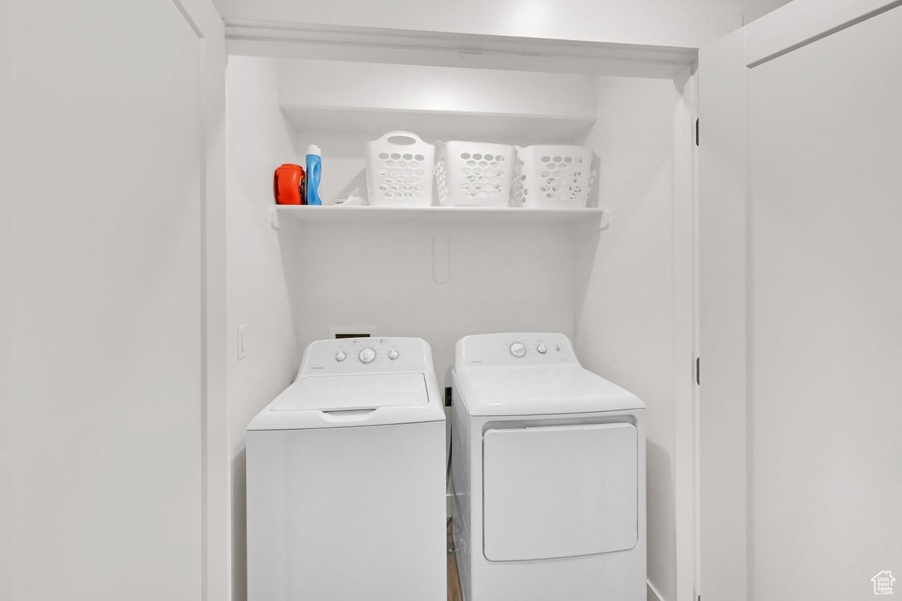 THE OVERLOOK AT 16TH TOWN HOMES - Residential