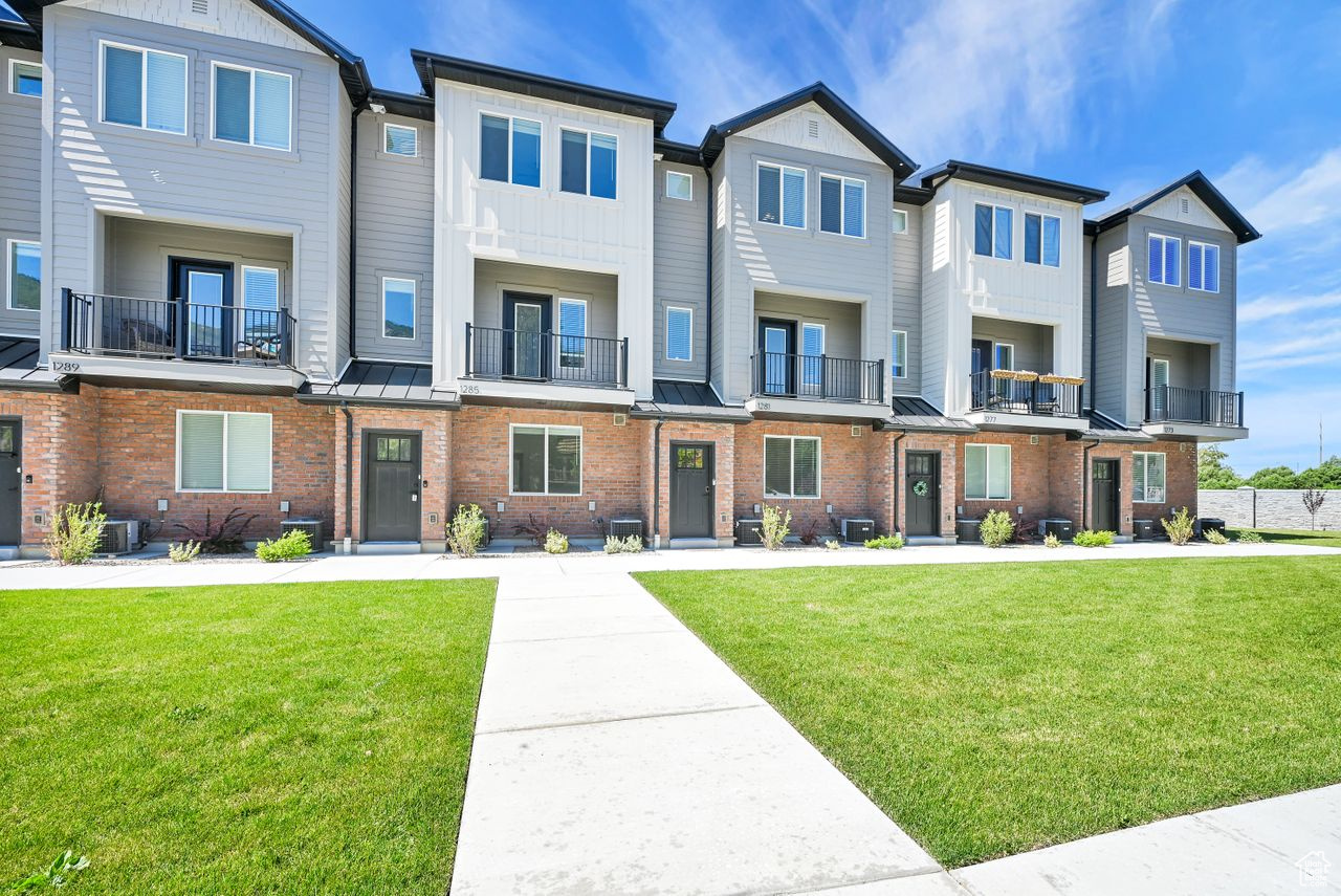 THE OVERLOOK AT 16TH TOWN HOMES - Residential