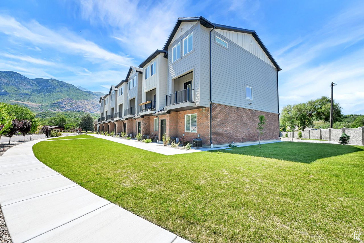 THE OVERLOOK AT 16TH TOWN HOMES - Residential