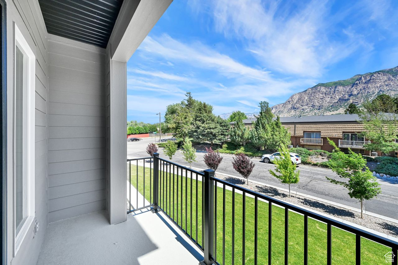 THE OVERLOOK AT 16TH TOWN HOMES - Residential