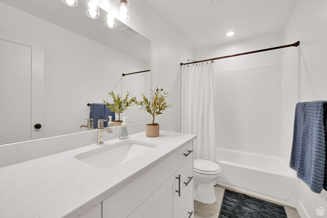 THE OVERLOOK AT 16TH TOWN HOMES - Residential