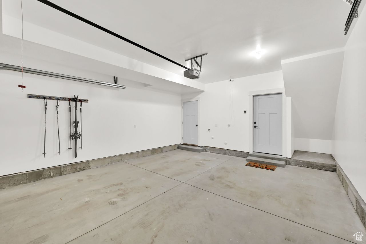 THE OVERLOOK AT 16TH TOWN HOMES - Residential