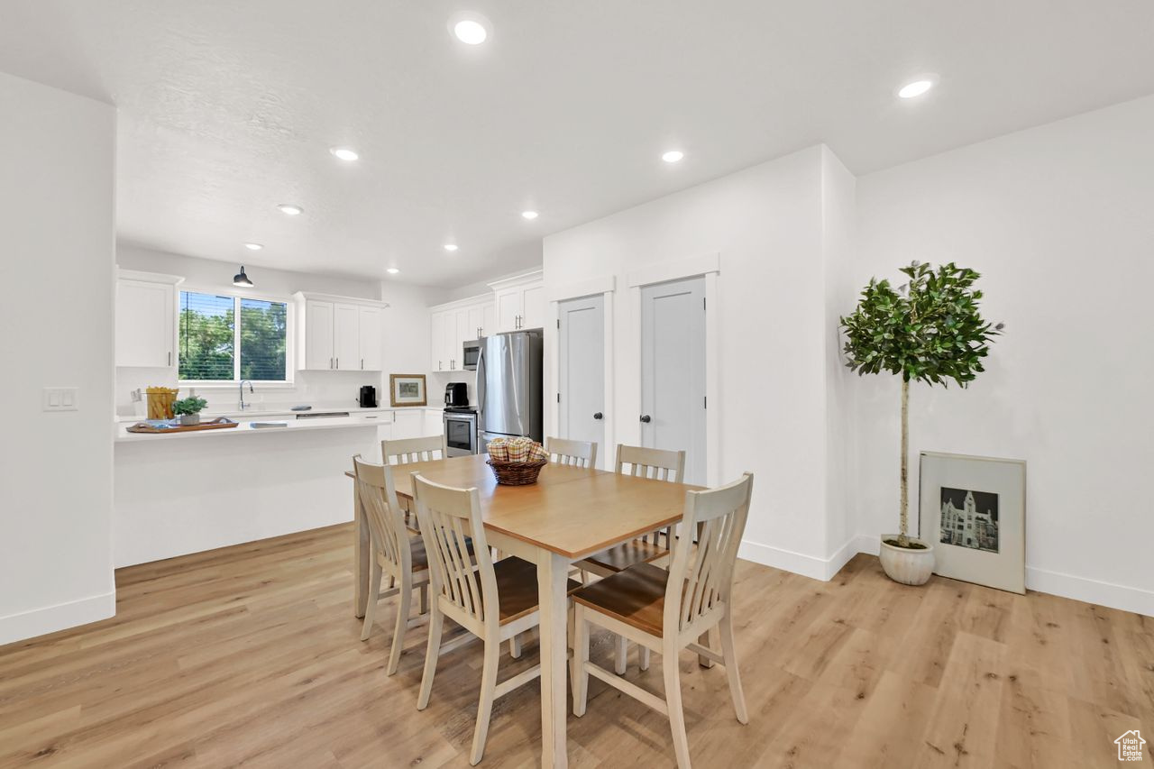 THE OVERLOOK AT 16TH TOWN HOMES - Residential