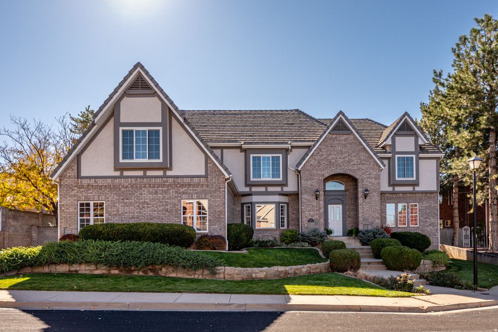 Photo of 672 S ST JAMES PL, Cedar City, UT 84720 (MLS # 2121605)