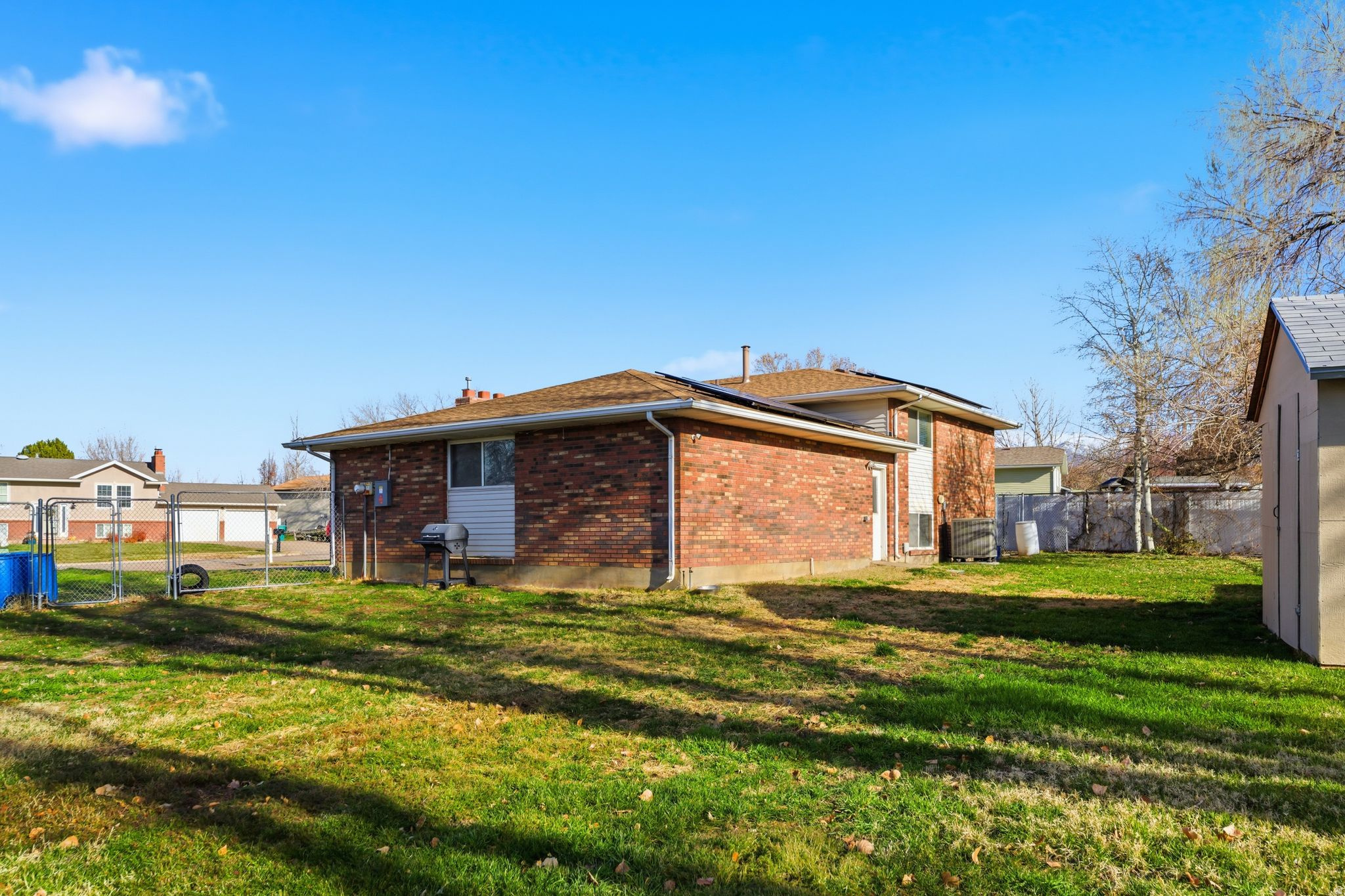 TOWN & COUNTRY ESTATES - Residential