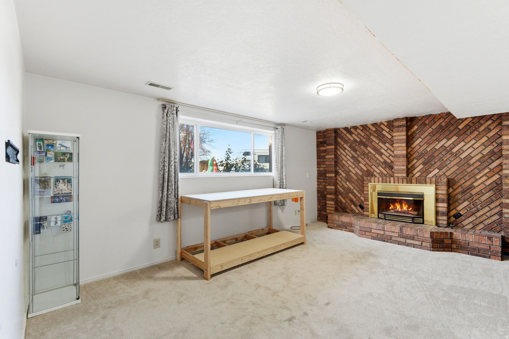 TOWN & COUNTRY ESTATES - Residential