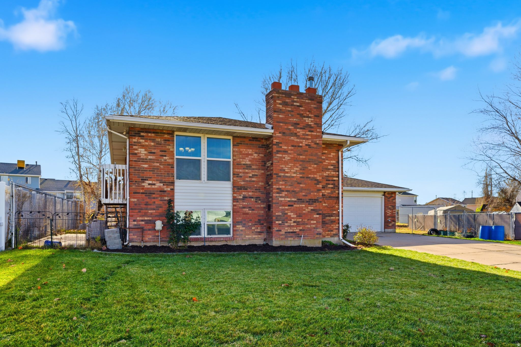 TOWN & COUNTRY ESTATES - Residential