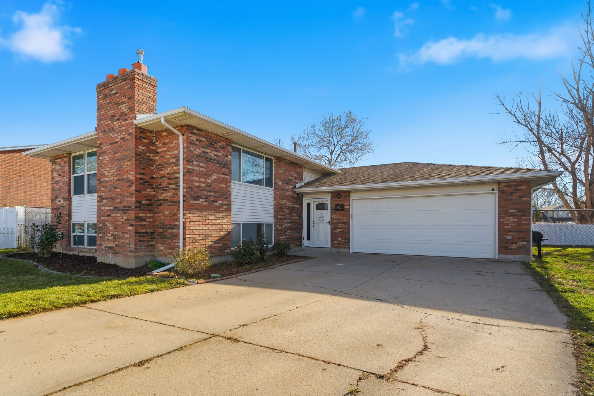 TOWN & COUNTRY ESTATES - Residential