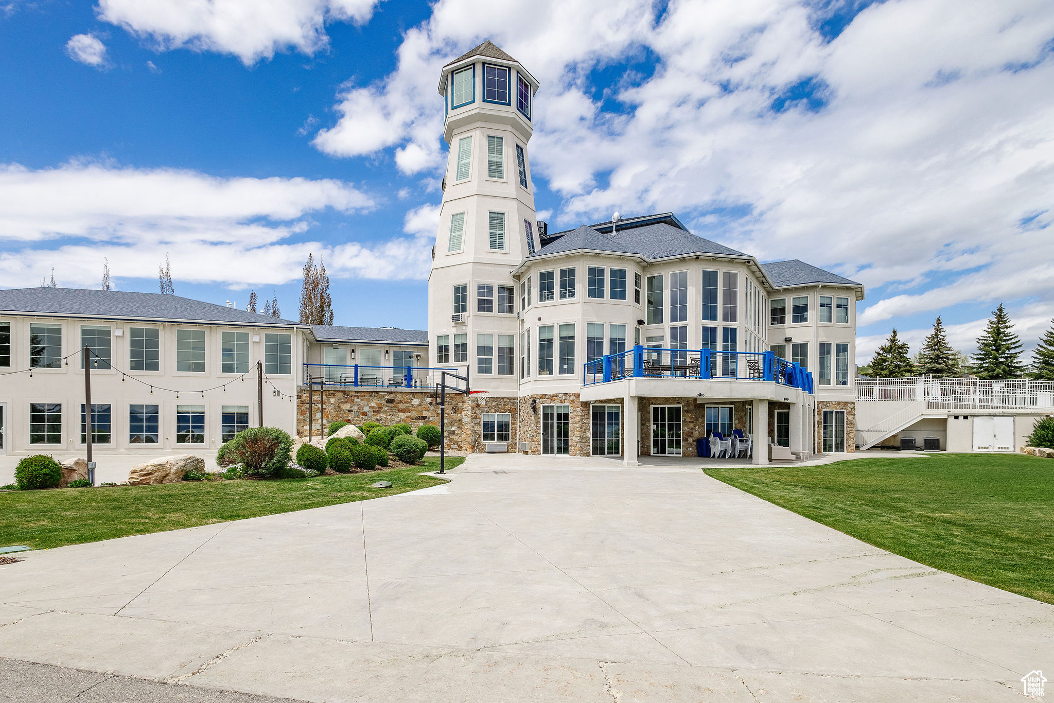 HARBOR VILLAGE - Residential