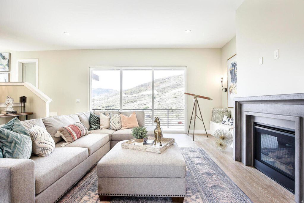 Photo of 372 W ASCENT DR #261, Hideout, UT 84036 (MLS # 2147102)