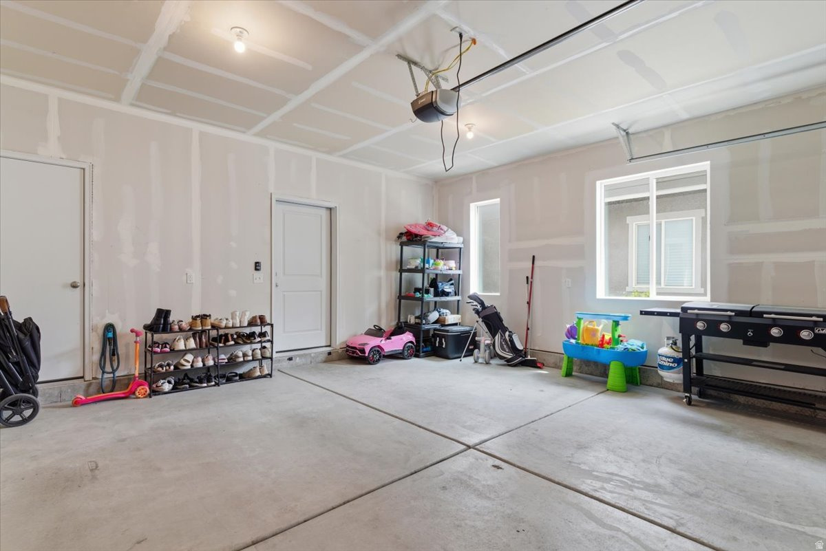 SALT POINT TOWNHOMES - Residential