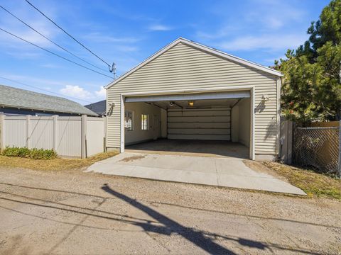 Tiny photo for 926 S GREENWOOD TERRACE Ter E, Salt Lake City, UT 84105 (MLS # 2148738)