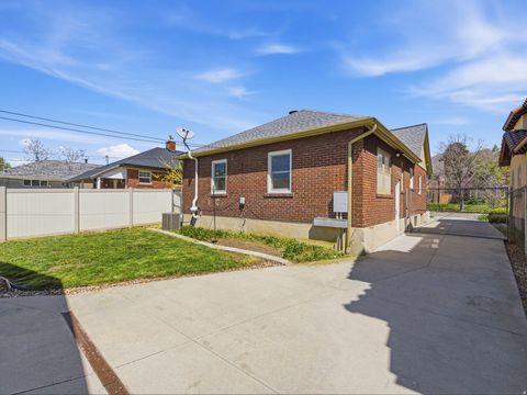Tiny photo for 926 S GREENWOOD TERRACE Ter E, Salt Lake City, UT 84105 (MLS # 2148738)