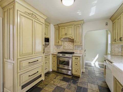 Tiny photo for 926 S GREENWOOD TERRACE Ter E, Salt Lake City, UT 84105 (MLS # 2148738)