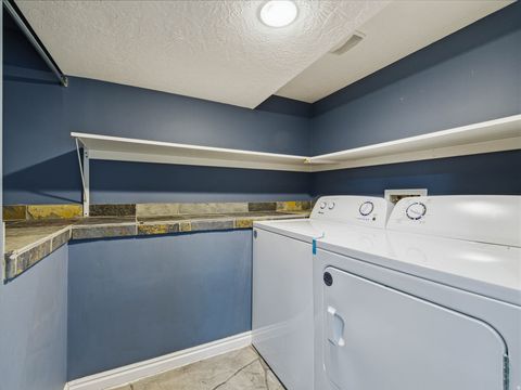 Tiny photo for 926 S GREENWOOD TERRACE Ter E, Salt Lake City, UT 84105 (MLS # 2148738)