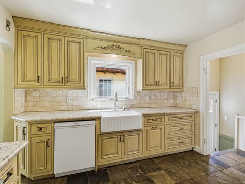 Tiny photo for 926 S GREENWOOD TERRACE Ter E, Salt Lake City, UT 84105 (MLS # 2148738)