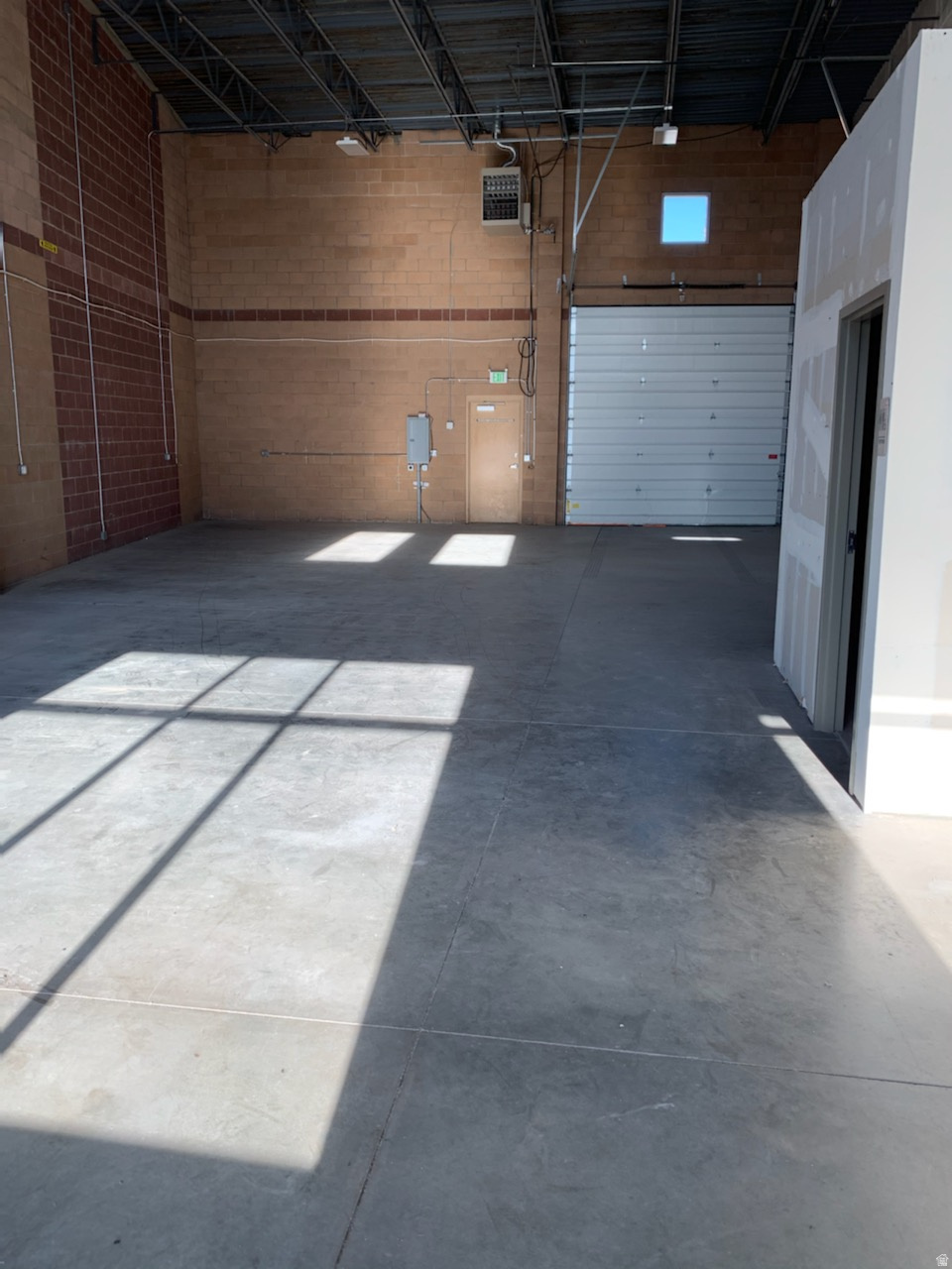 NORTHSHORE CORPORATION CENTER - Commercial Lease