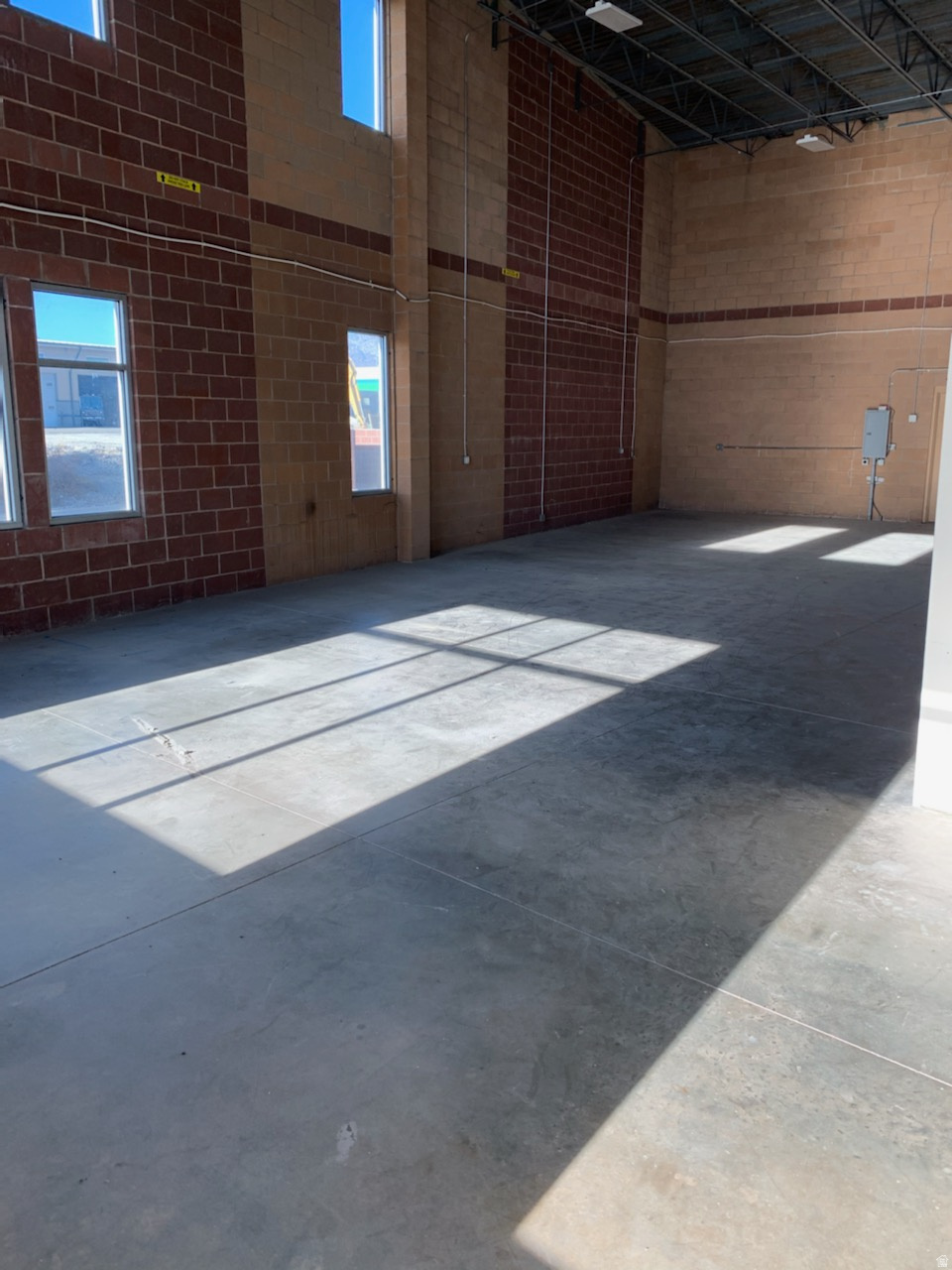 NORTHSHORE CORPORATION CENTER - Commercial Lease