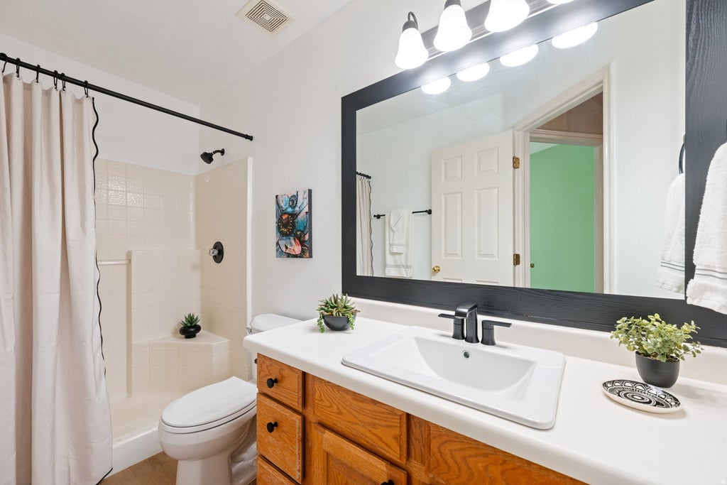 Photo of 560 W 100 S, Hurricane, UT 84737 (MLS # 2185192)
