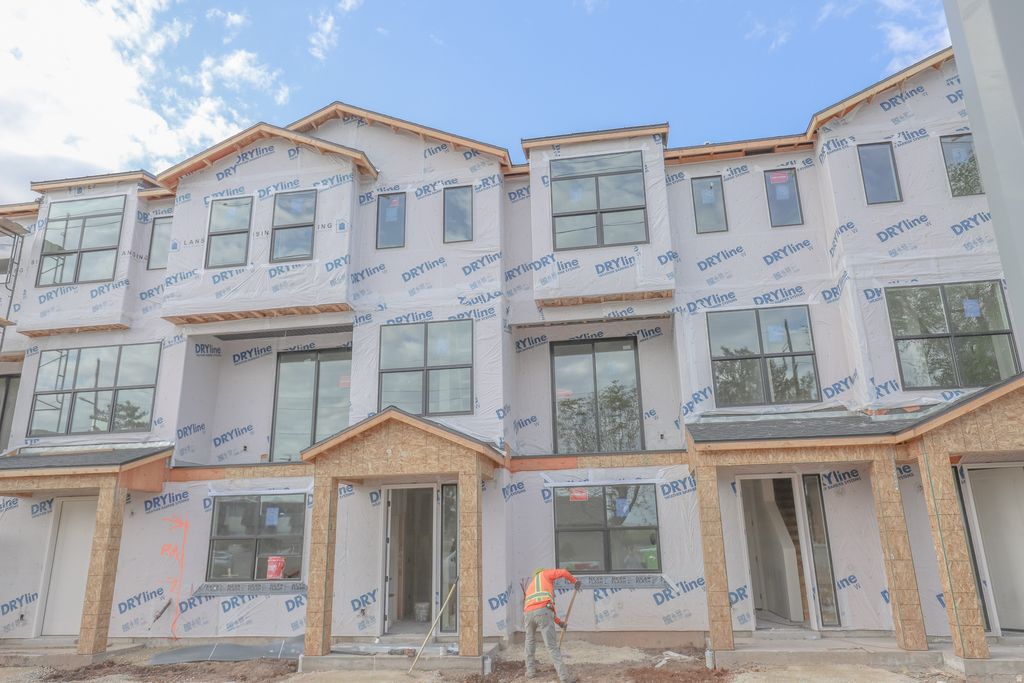 Photo of 948 E GRAPE IVY WAY S #102, Millcreek, UT 84106 (MLS # 2151011)