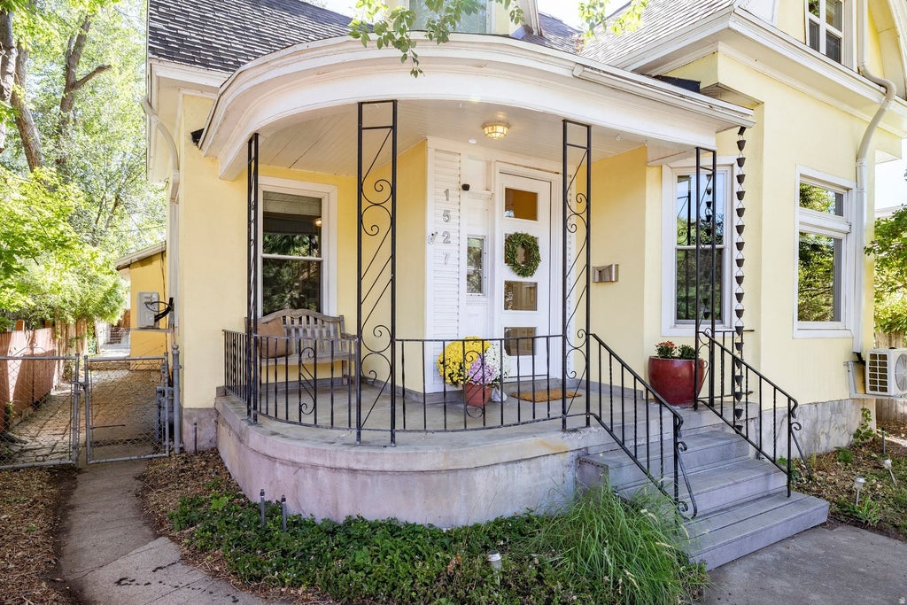 Photo of 1527 ROBERTA ST, Salt Lake City, UT 84115 (MLS # 2184406)