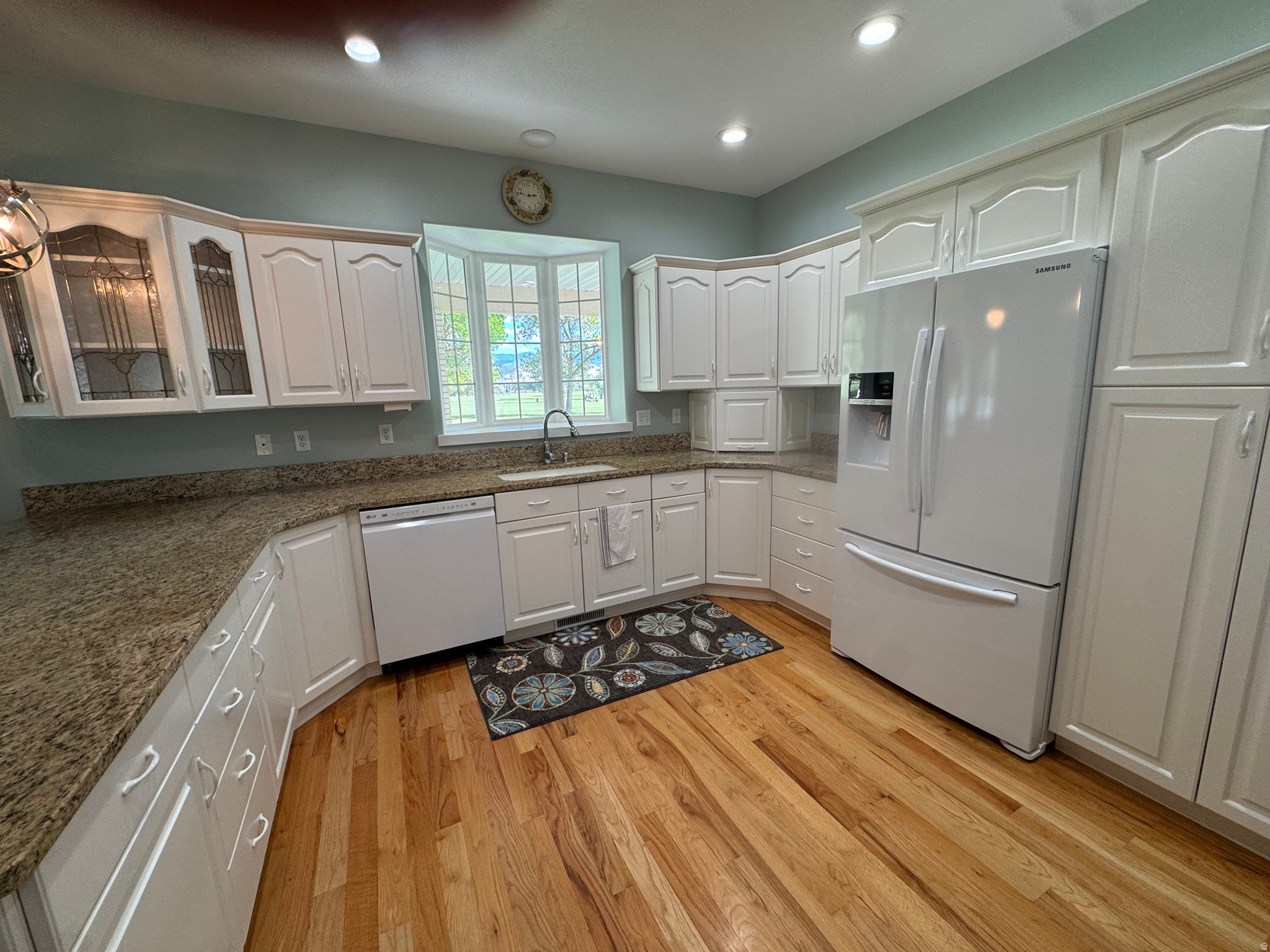 COUNTRY CLUB ESTATES - Residential