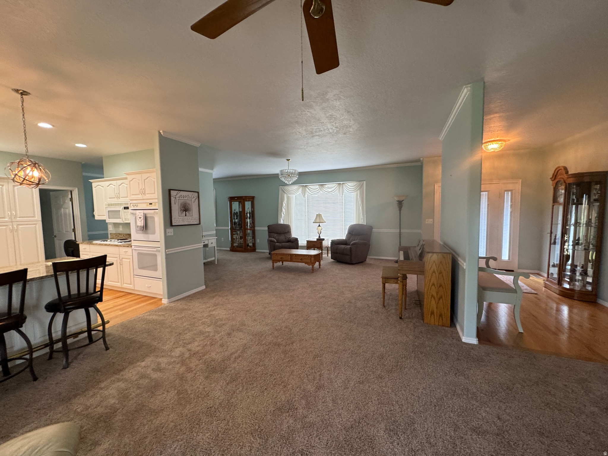 COUNTRY CLUB ESTATES - Residential