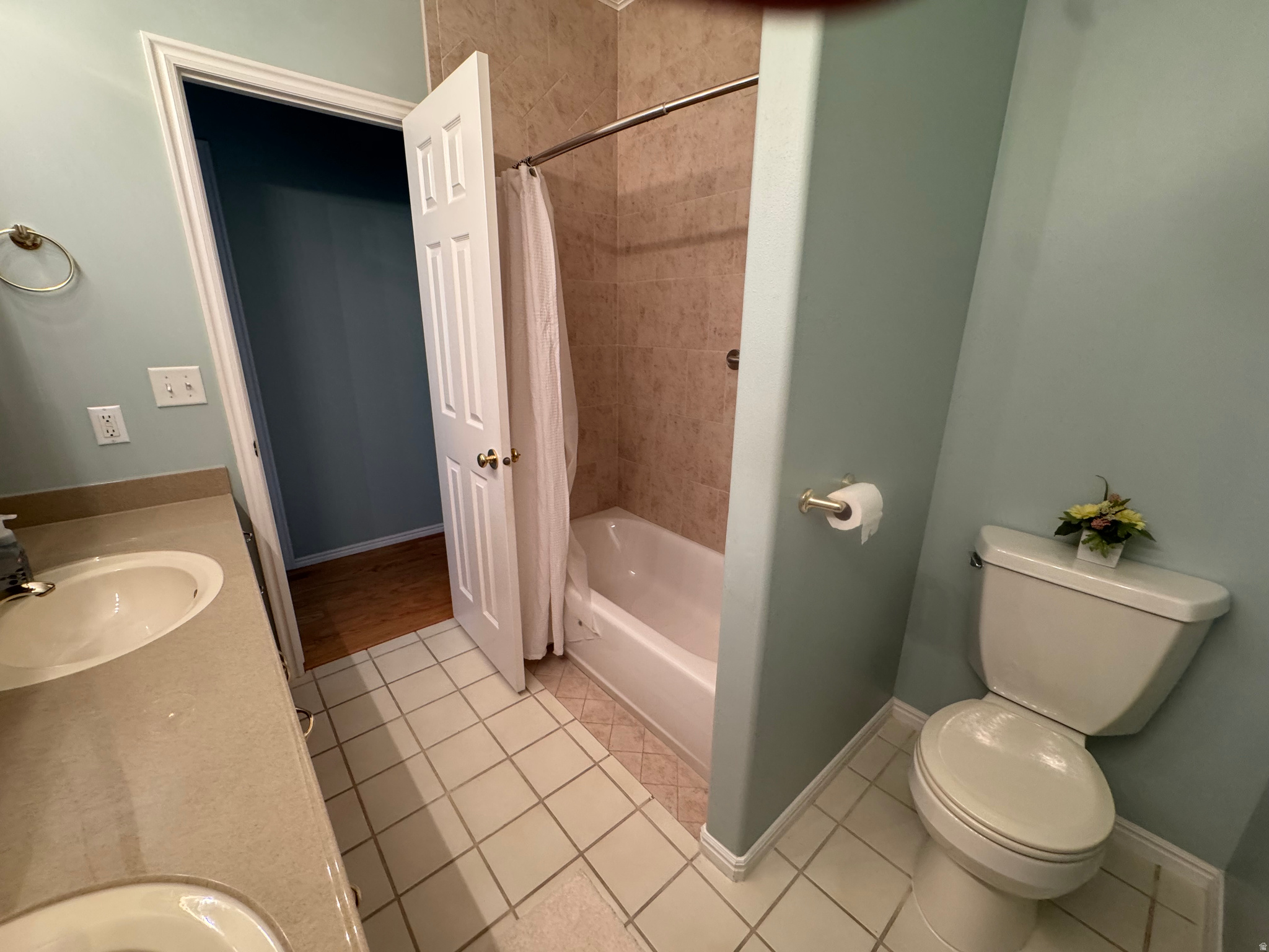 COUNTRY CLUB ESTATES - Residential