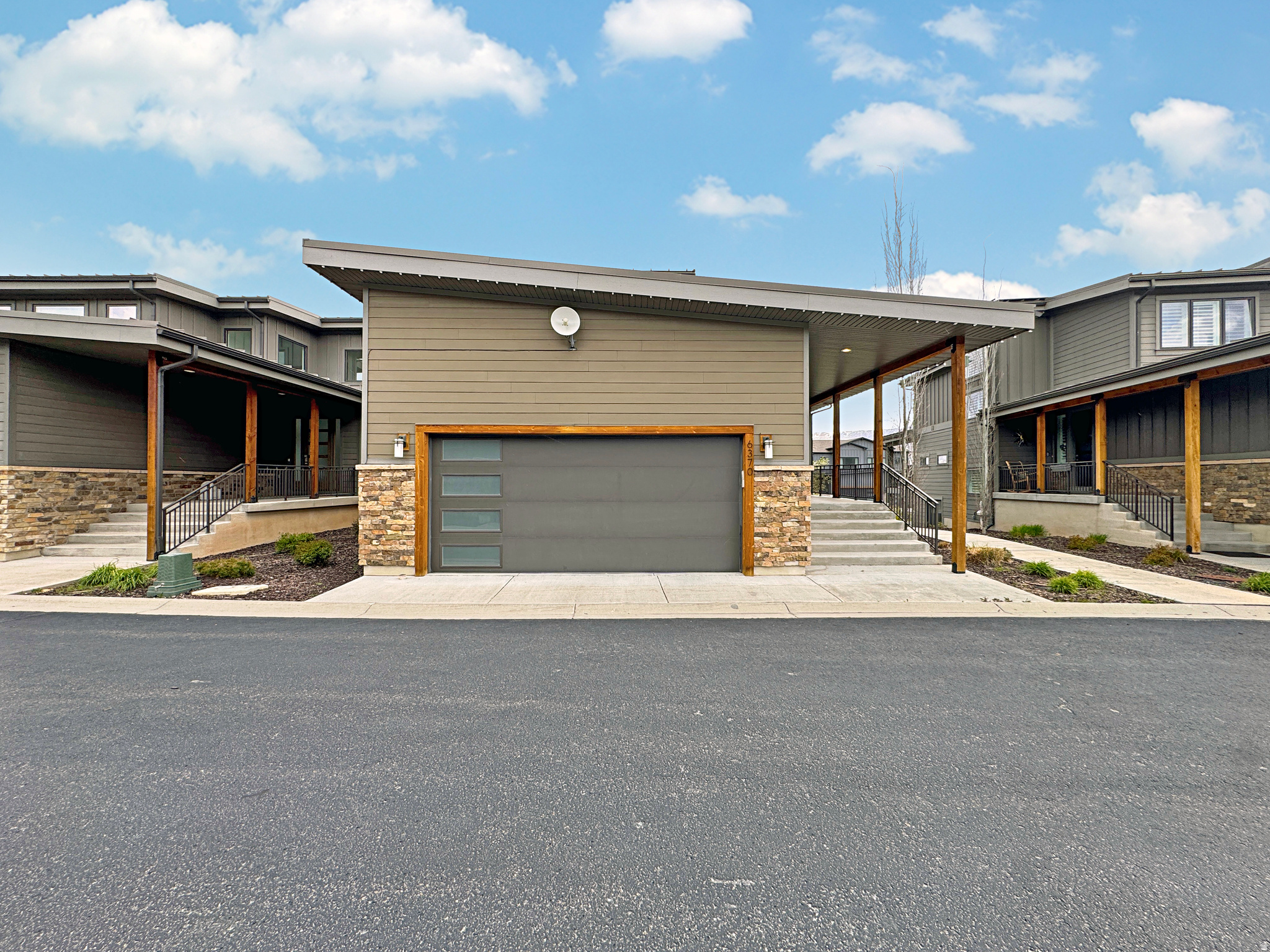 ESCAPES AT EDGEWATER - Residential