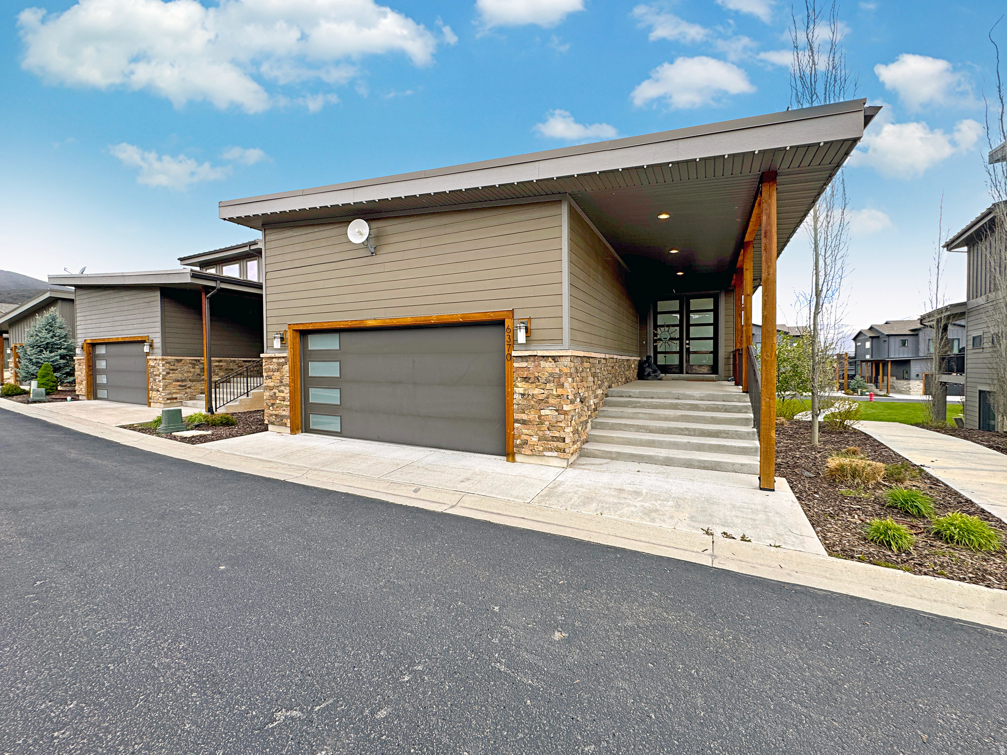 ESCAPES AT EDGEWATER - Residential