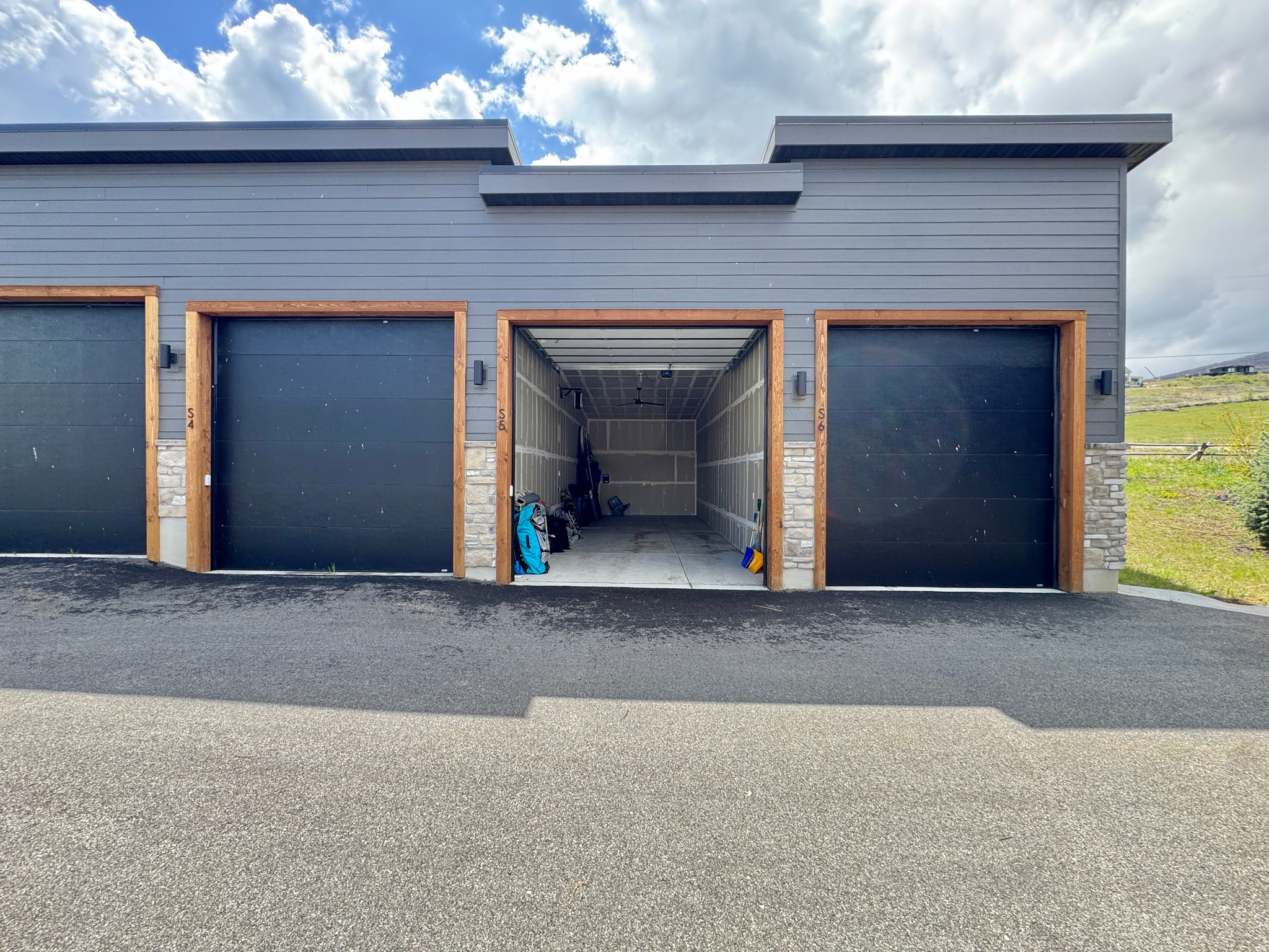 ESCAPES AT EDGEWATER - Residential