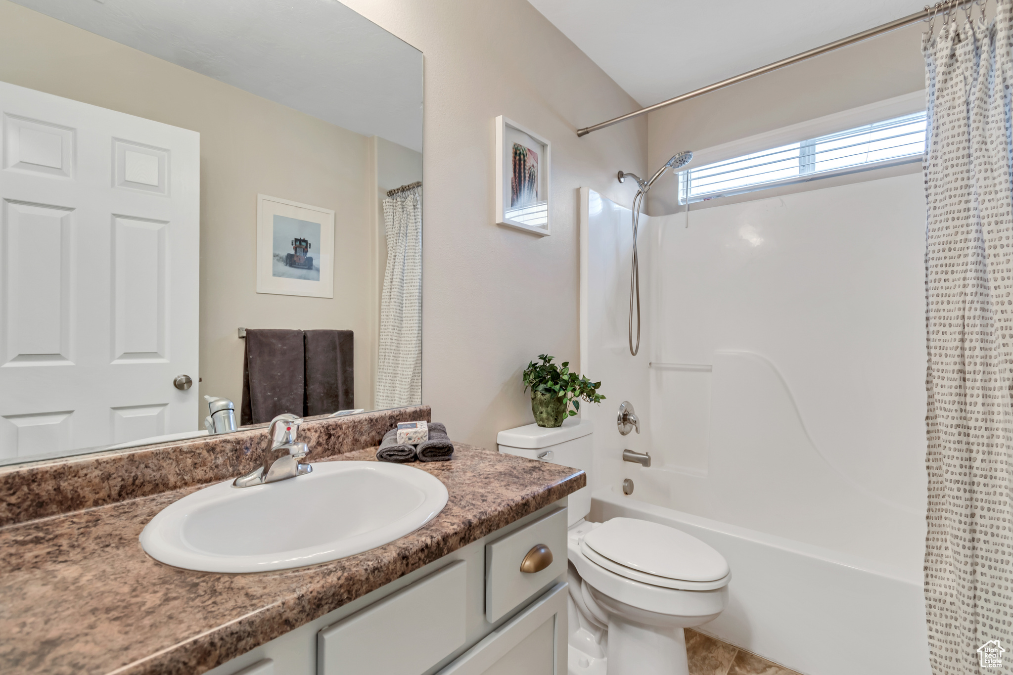 MONTGOMERY VILLA - Residential