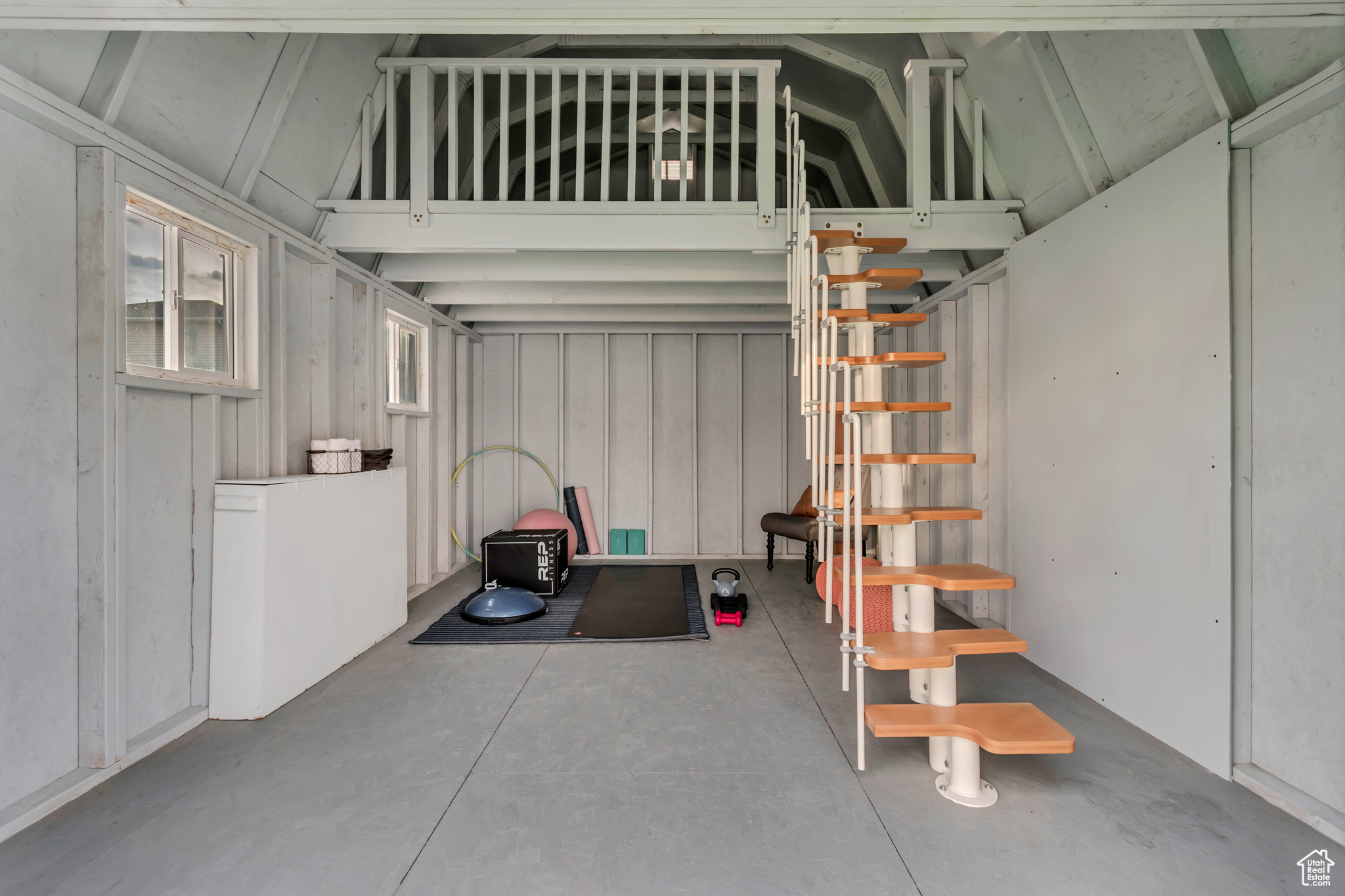 MONTGOMERY VILLA - Residential