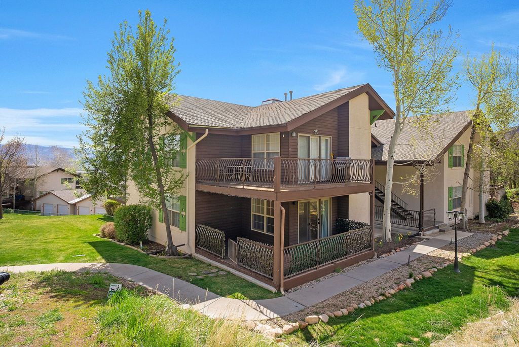 Photo of 1041 W GRINDELWALD CT #R-5, Midway, UT 84049 (MLS # 2173172)