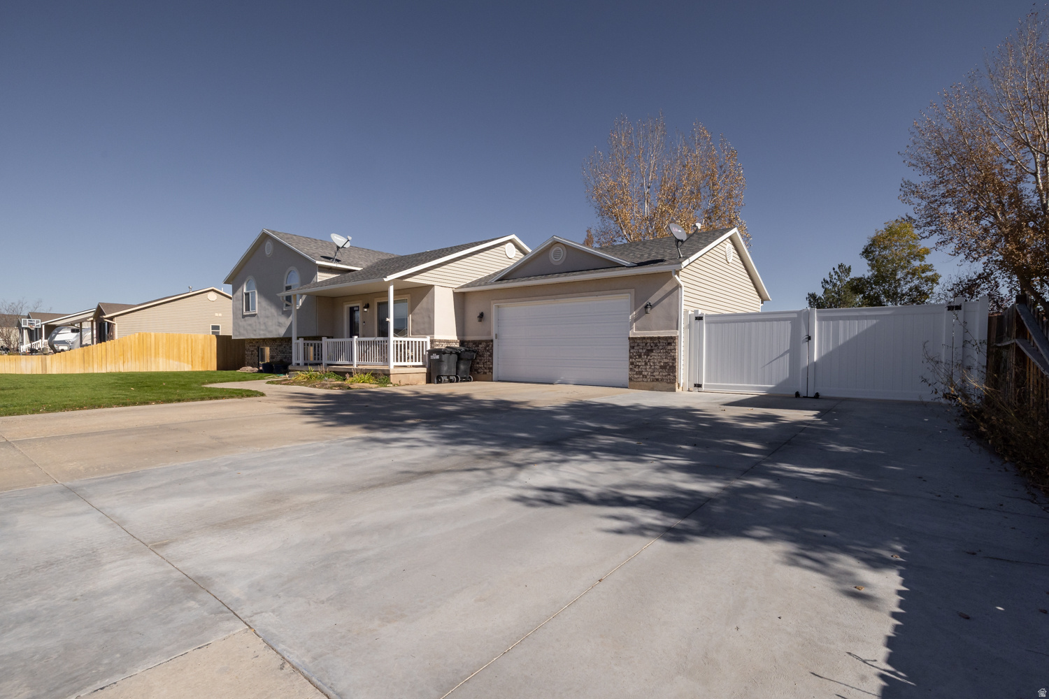 MEADOWBROOK PARK - Residential