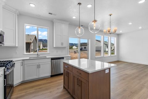 Tiny photo for 635 N 550 W, Smithfield, UT 84335 (MLS # 2140633)