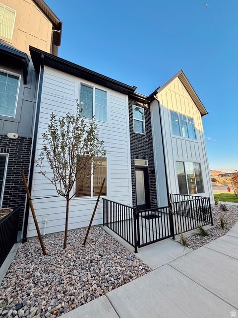 Photo of 1125 N CLIFTON DR #101, North Salt Lake, UT 84054 (MLS # 2176412)
