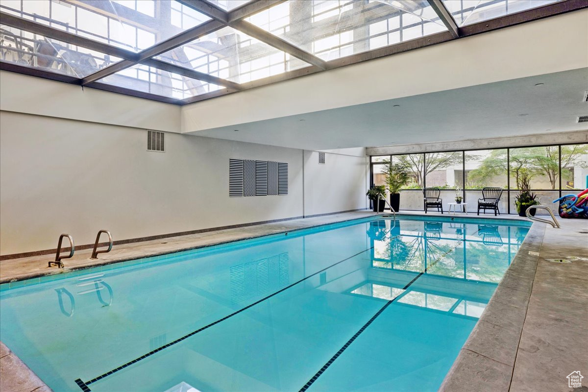 GOVENOR'S PLAZA - Residential