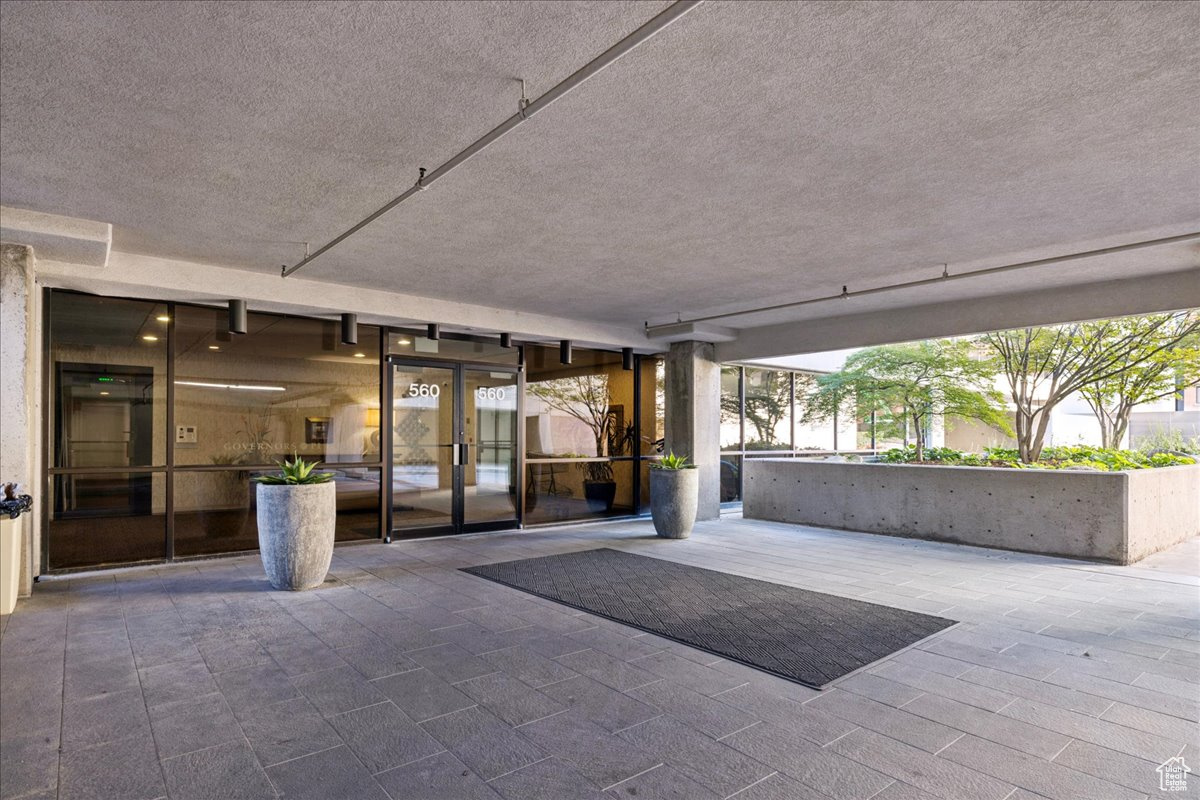 GOVENOR'S PLAZA - Residential