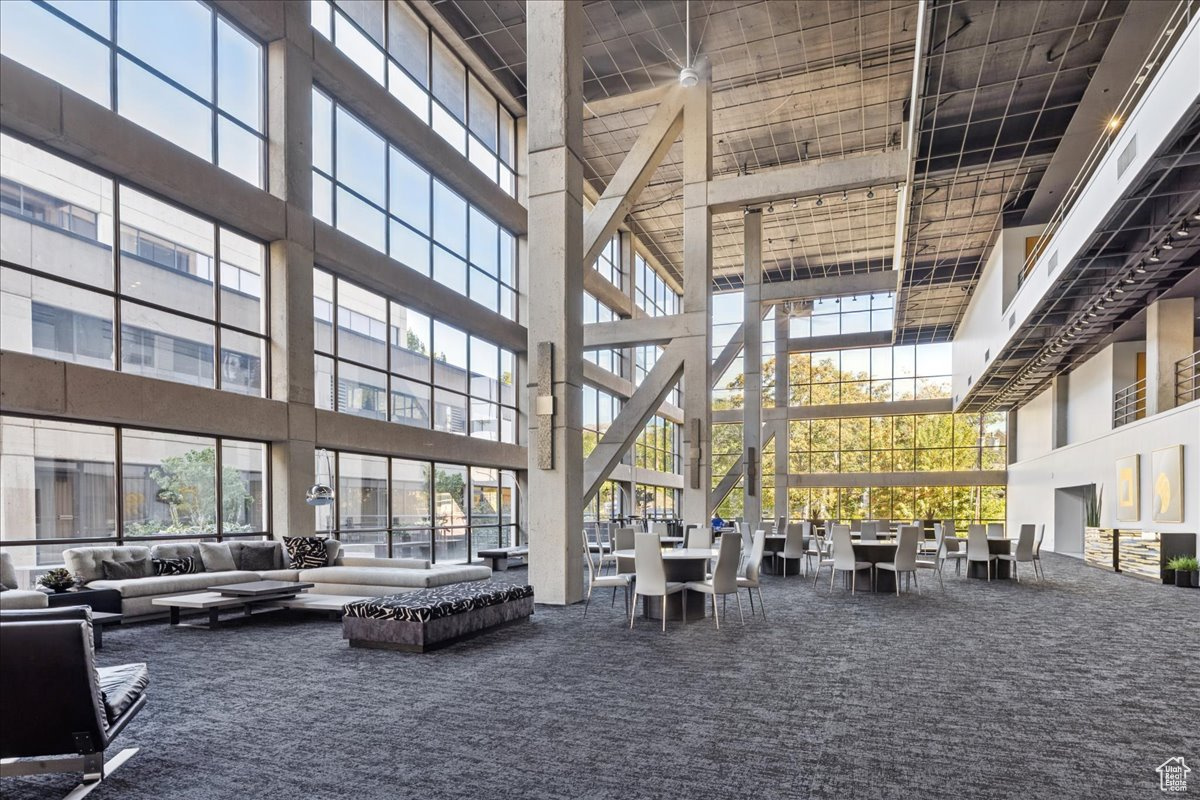 GOVENOR'S PLAZA - Residential